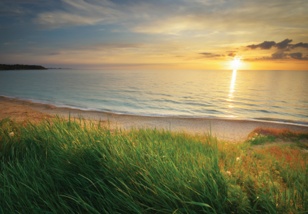 Zonsondergang bij strand fotobehang