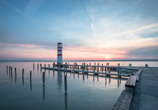 Vuurtoren aan meer fotobehang