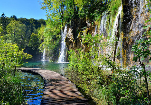 Waterval loopplank fotobehang